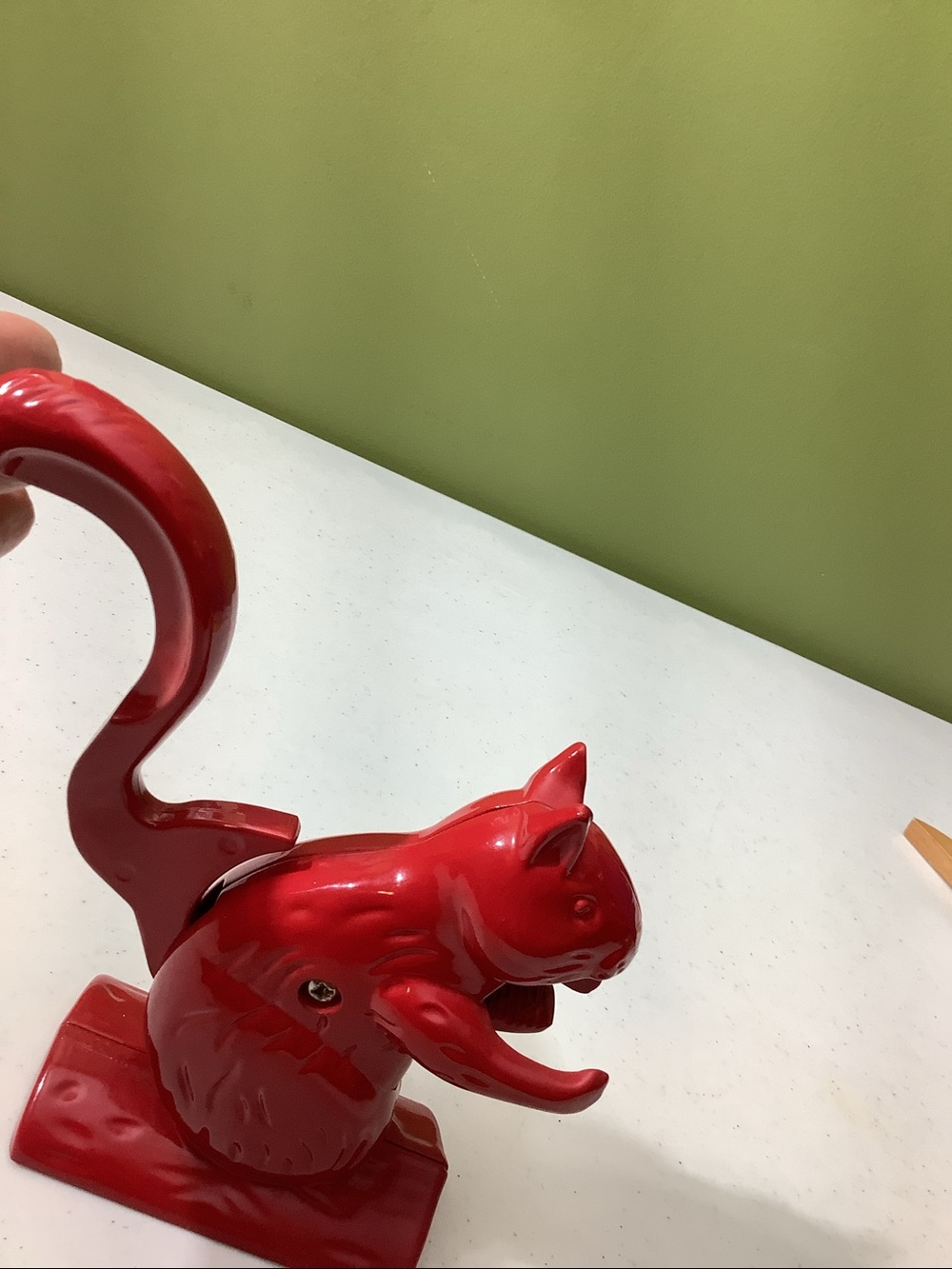 Red metal squirrel nutcracker - Picture 4 of 8